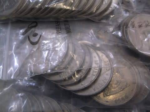 COINS : R1 SOUTH AFRICAN ( 121 COINS IN TOTAL )